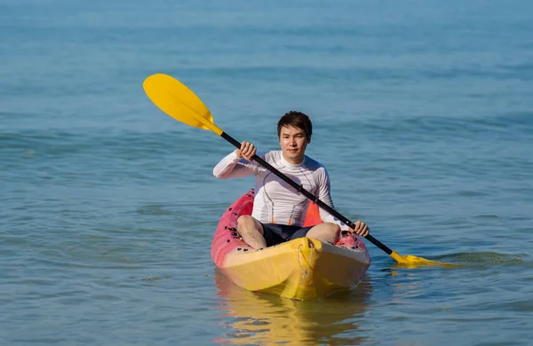 Man Paddling Kayak Boat Sea — Stock Photo, Image