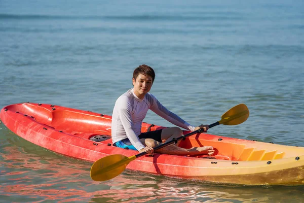 Man Paddling Kayak Boat Sea — Stock Photo, Image