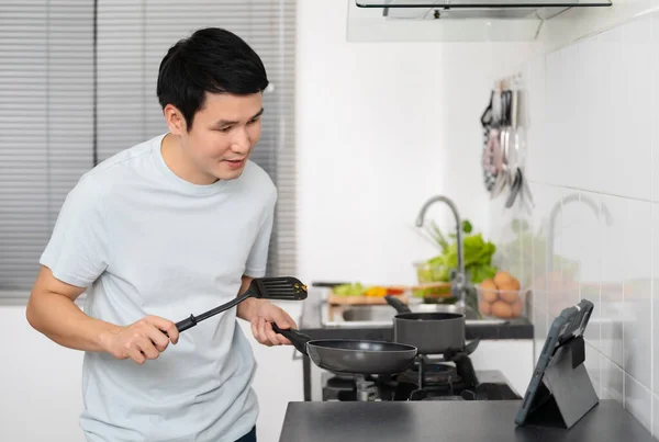 Young Vlogger Man Making Video Call Digital Tablet While Cooking — Stock Photo, Image