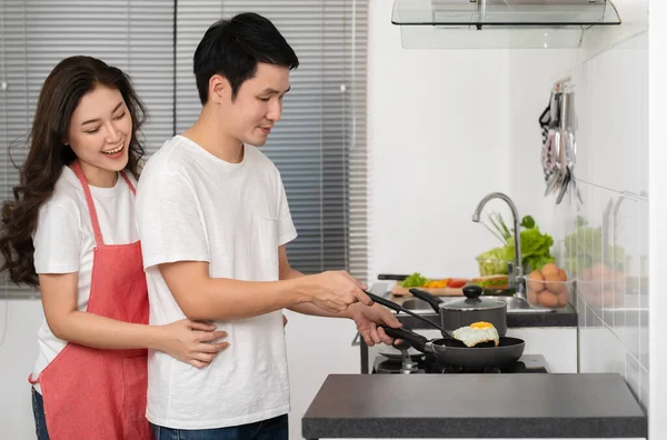 Happy Young Couple Cooking Preparing Food Kitchen Home Woman Hugging — Stock Photo, Image
