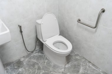 Beyaz banyo klozet