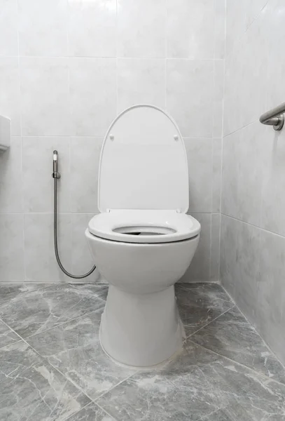 Bílé Záchodové Mísy Koupelně — Stock fotografie