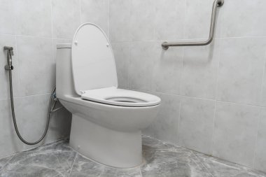 Beyaz banyo klozet