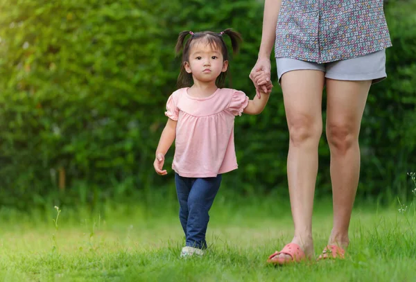 Little Toddler Girl Holding Her Mother Hand Walking Grass Field — Stock Photo, Image