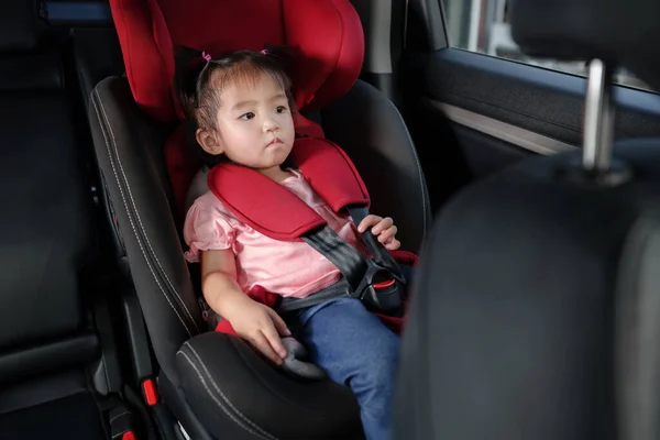 Menina Criança Sentada Assento Carro — Fotografia de Stock