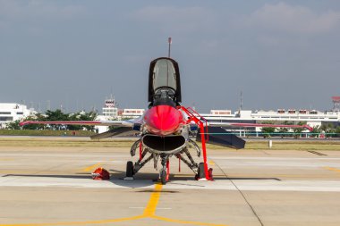 Breitling jet takım royal bir gökyüzünün altında