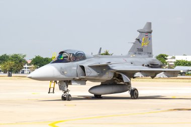 Breitling jet takım royal bir gökyüzünün altında