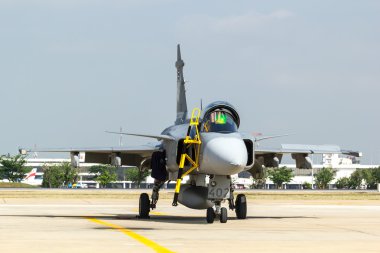 Breitling jet takım royal bir gökyüzünün altında
