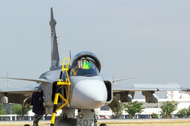 Breitling jet takım royal bir gökyüzünün altında