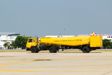 Breitling jet takım royal bir gökyüzünün altında