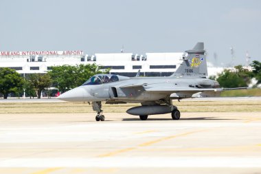 Breitling jet takım royal bir gökyüzünün altında
