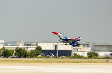 Breitling jet takım royal bir gökyüzünün altında