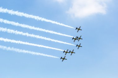 Breitling jet takım royal bir gökyüzünün altında