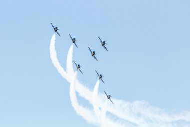 Breitling jet takım royal bir gökyüzünün altında