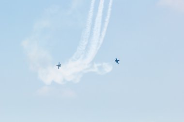 Breitling jet takım royal bir gökyüzünün altında