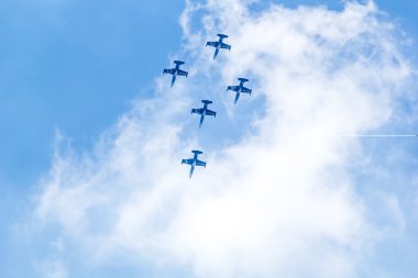 Breitling jet takım royal bir gökyüzünün altında