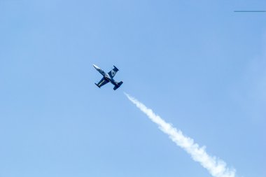 Breitling jet takım royal bir gökyüzünün altında