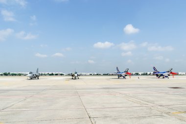 Breitling jet takım royal bir gökyüzünün altında