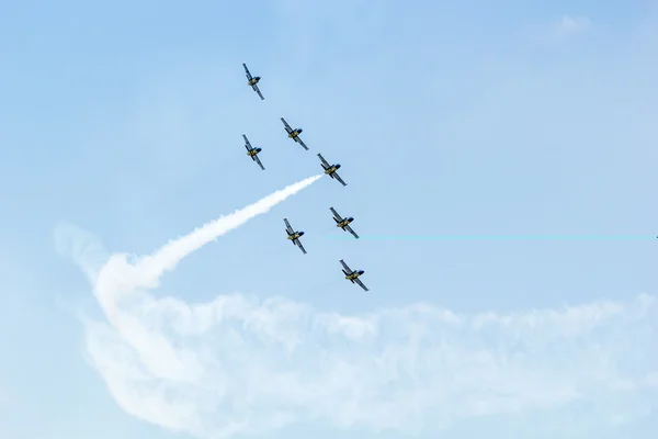 Breitling Jet Team bajo el cielo real — Foto de Stock