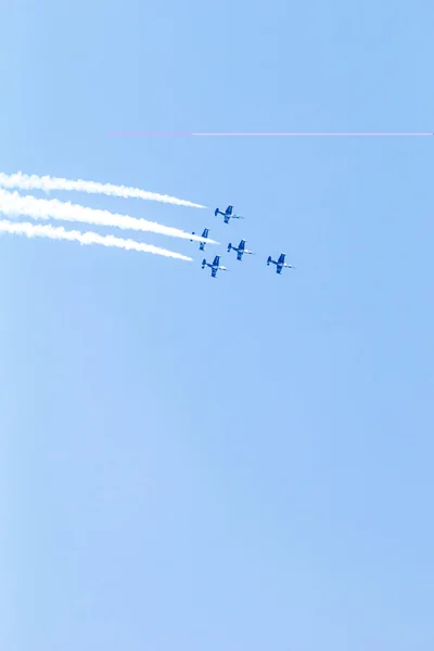 Breitling jet team pod královskou sky — Stock fotografie