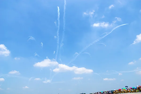 Breitling Jet Team bajo el cielo real —  Fotos de Stock