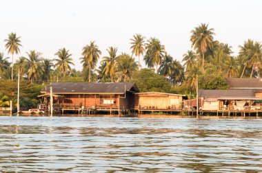 samutsongkhram, Tayland-4 Ocak 2014: yüzen tekne turu yaparak Pazar amphawa gelen turist, Tayland en popüler yüzen Pazar.
