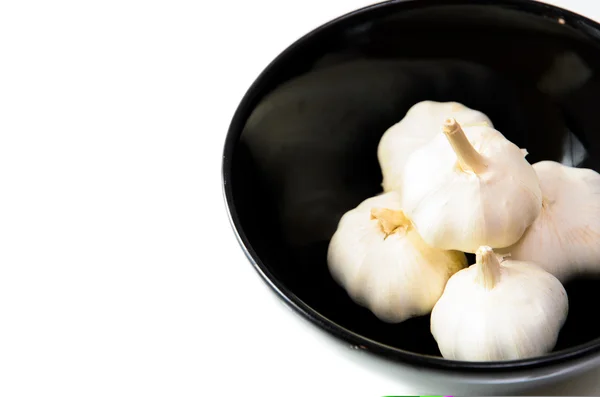 Aglio nella tazza su sfondo bianco — Foto Stock