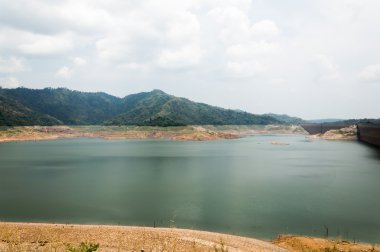 nehir ve dağ arka khundanprakanchon Barajı, nakhon nay
