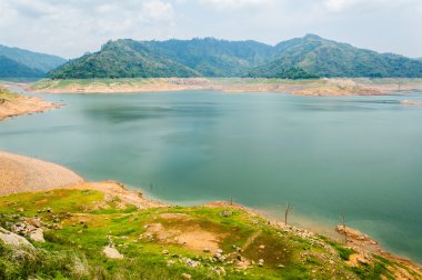 nehir ve dağ arka khundanprakanchon Barajı, nakhon nay