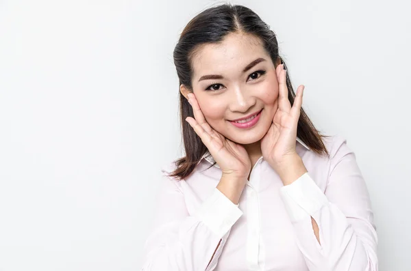 Portret van lachende zakenvrouw, geïsoleerd op witte achtergrond — Stockfoto