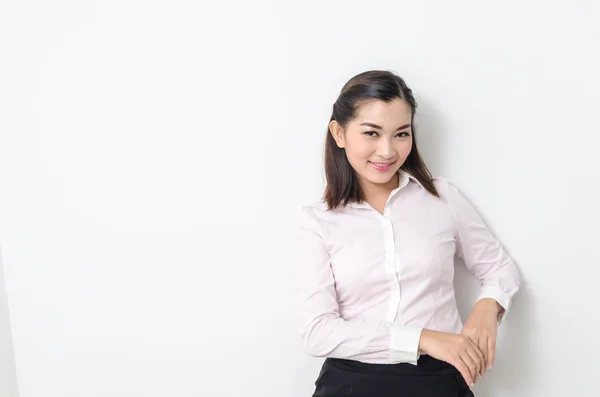 Retrato de mulher de negócios sorridente, isolado em fundo branco — Fotografia de Stock