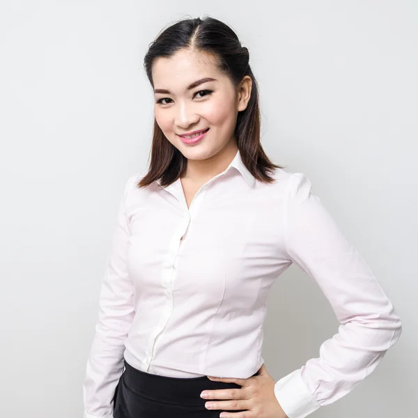 Retrato de mulher de negócios sorridente, isolado em fundo branco — Fotografia de Stock