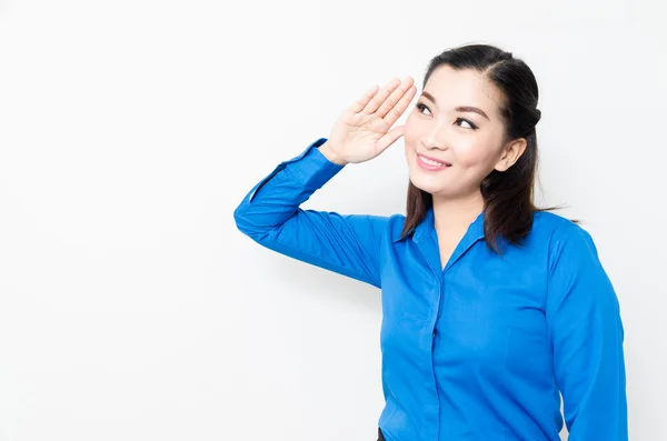 Immagine di una giovane donna con uno sguardo incantevole e un sorriso affascinante — Foto Stock