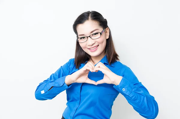 Imagen de una joven con un aspecto encantador y una sonrisa encantadora — Foto de Stock