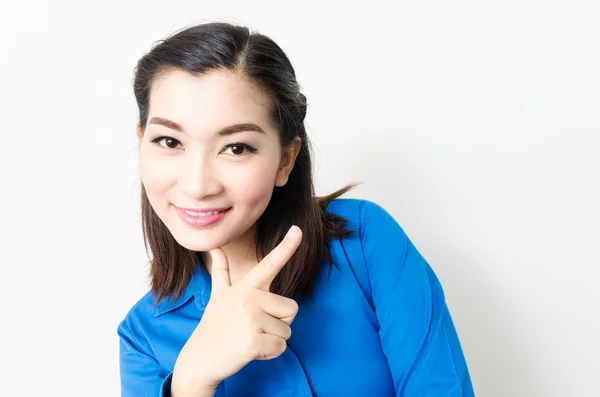 Imagem de uma jovem com um olhar encantador e um sorriso encantador — Fotografia de Stock