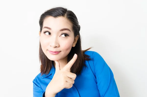 Bild einer jungen Frau mit einem schönen Blick und charmantem Lächeln — Stockfoto