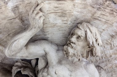 bir triton Mermer heykel