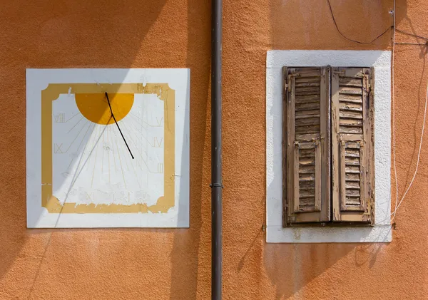 Sundial and Window — Stock Photo, Image