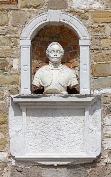 Ancient Bust In A Niche — Stock Photo, Image