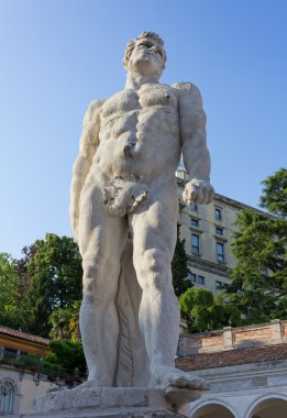 Herkül heykelinin udine