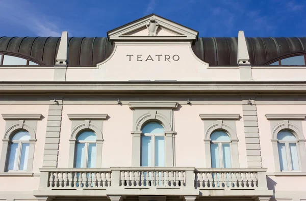 Fasad av teatern i Gradisca d'Isonzo — Stockfoto