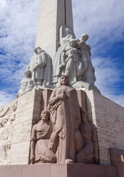 Décryptages du monument de la liberté à Riga — Photo