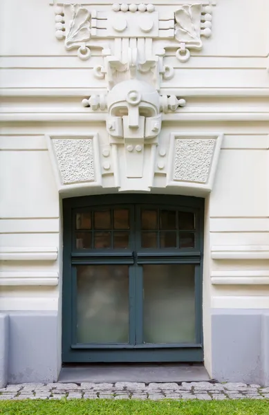 Primer plano en la fachada decorada — Foto de Stock