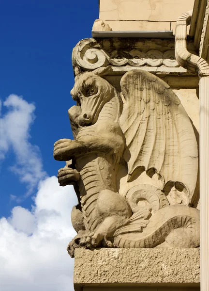 Статуя дракона — стоковое фото