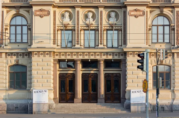 Fachada do Museu de Arte Ateneum em Helsinque — Fotografia de Stock