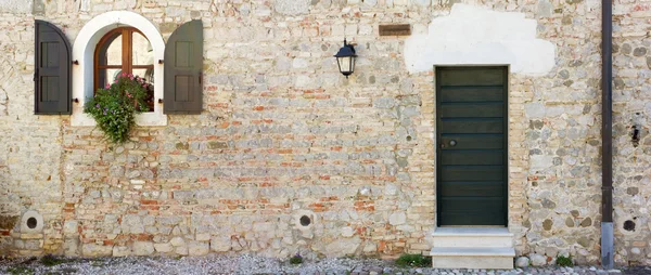Porta da frente da casa histórica — Fotografia de Stock