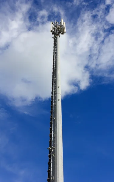 Telekommunikationsantenne — Stockfoto