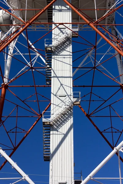 Estructura de una antena de telecomunicaciones —  Fotos de Stock