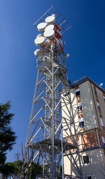 Telekommunikationsantenne — Stockfoto