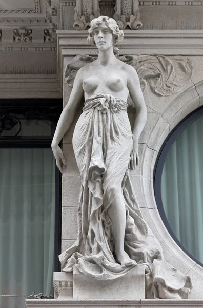 Statua femminile neoclassica — Foto Stock